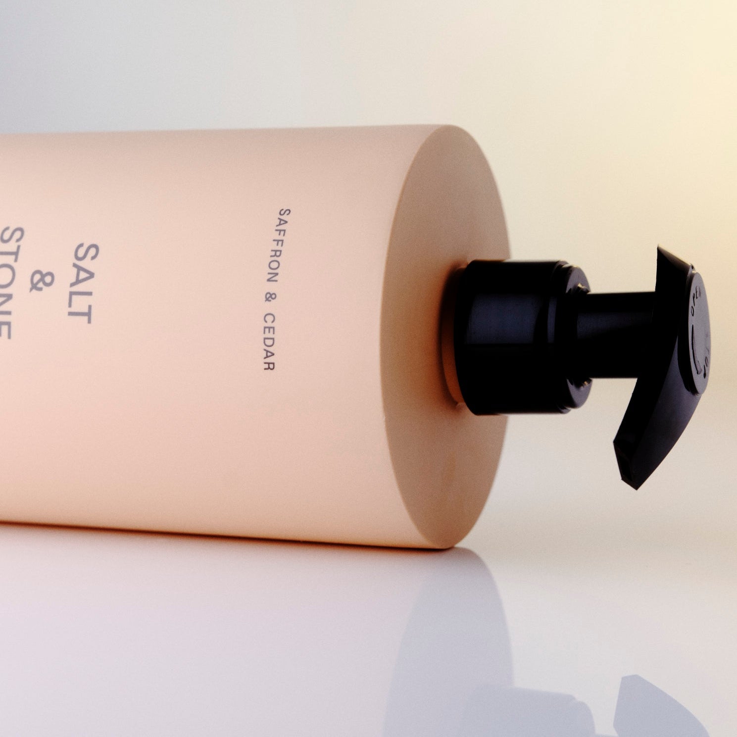 Body Lotion Saffron & Cedar