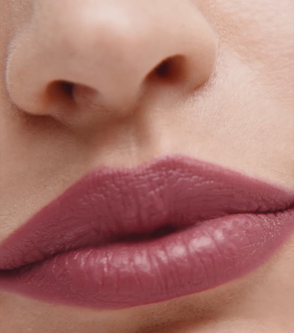 Načíst video: Lip Suede Matte Lipstick - Je Rêve