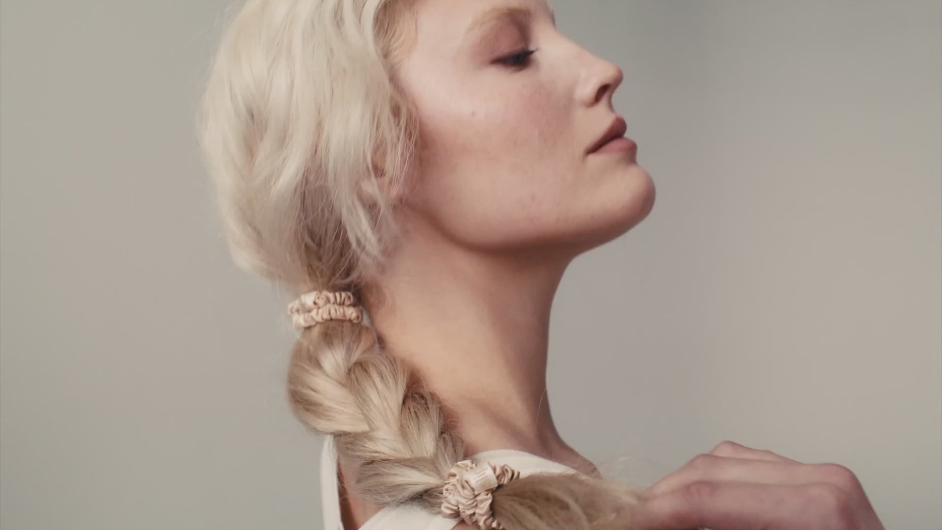 Načíst video: Skinny Scrunchies Blonde 4x